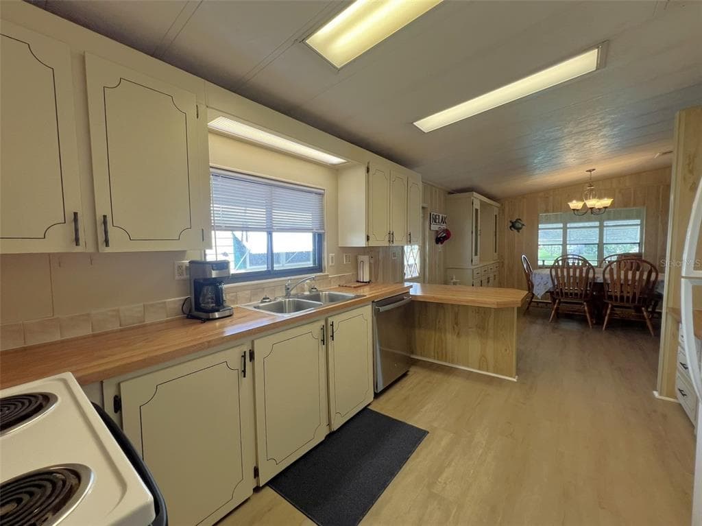 2055 S FLORAL AVENUE 133 photo 9