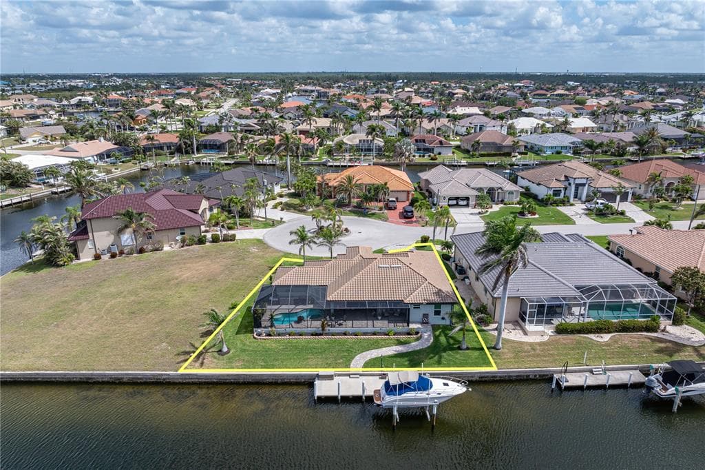 571 PORT BENDRES DRIVE photo 13