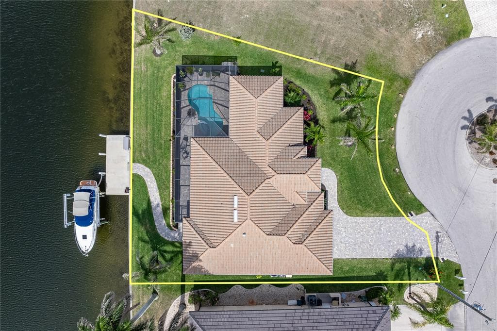 571 PORT BENDRES DRIVE photo 12
