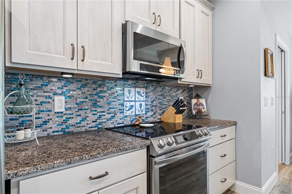 571 PORT BENDRES DRIVE photo 22