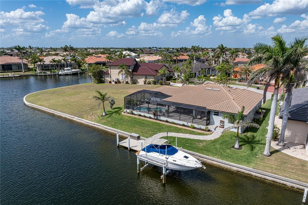 571 PORT BENDRES DRIVE photo 4