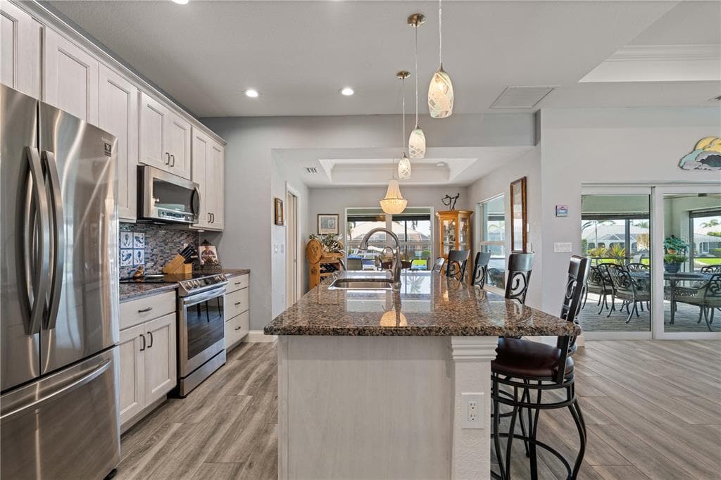 571 PORT BENDRES DRIVE photo 8