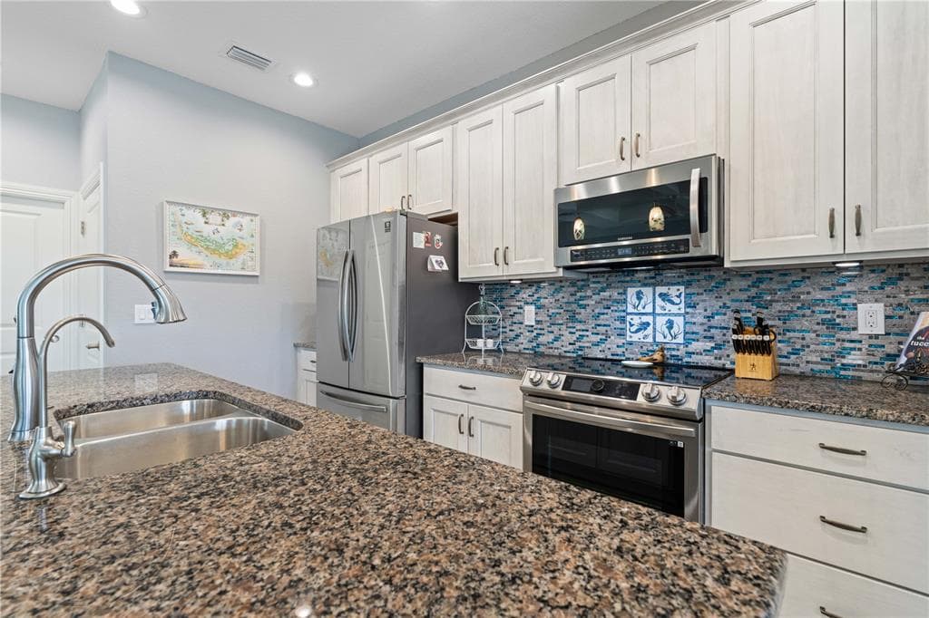 571 PORT BENDRES DRIVE photo 21