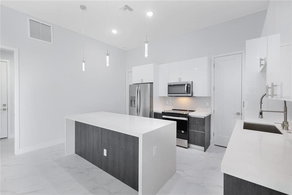 10123 BOYLSTON STREET photo 8