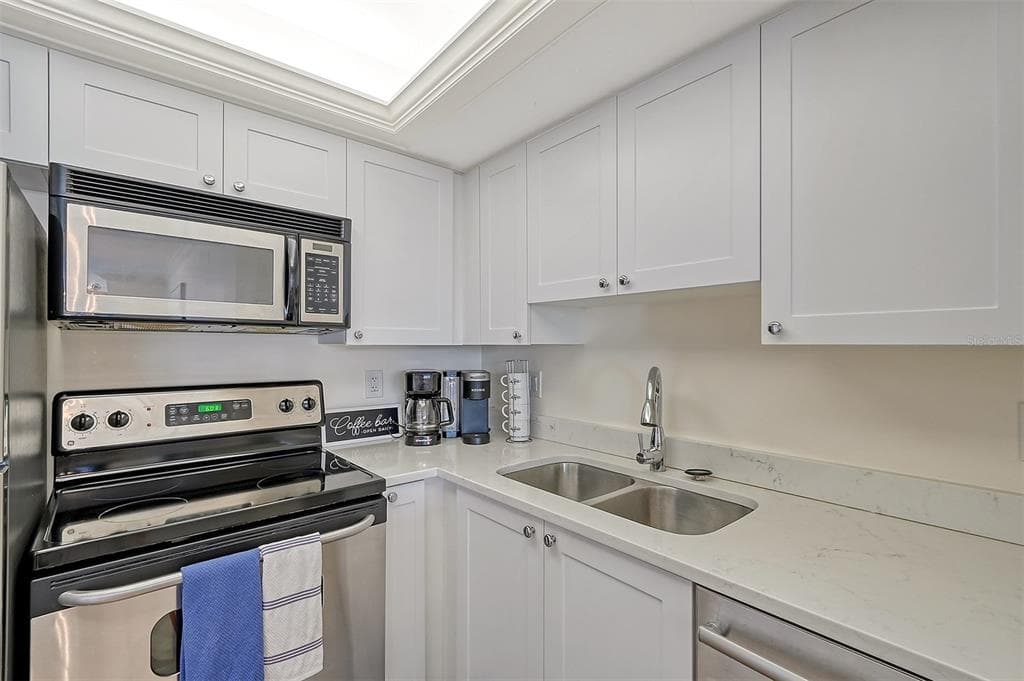 8710 MIDNIGHT PASS ROAD 405 photo 25