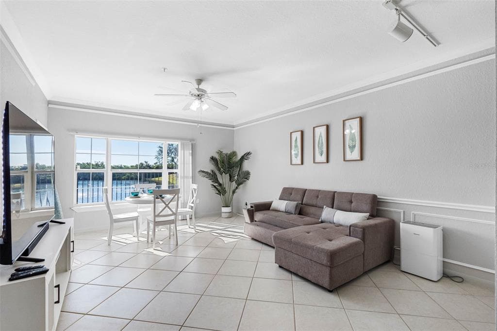 4343 BAYSIDE VILLAGE DRIVE 104 photo 10