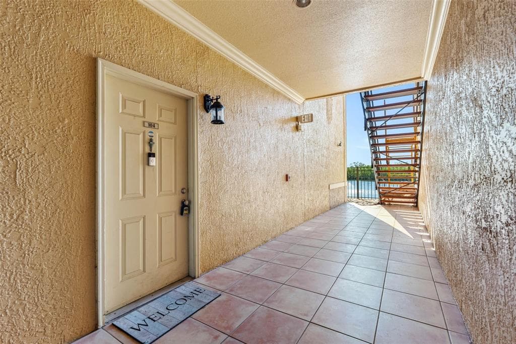 4343 BAYSIDE VILLAGE DRIVE 104 photo 8