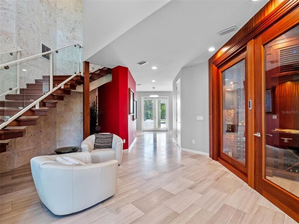 1511 S RIVERSIDE DRIVE photo 18