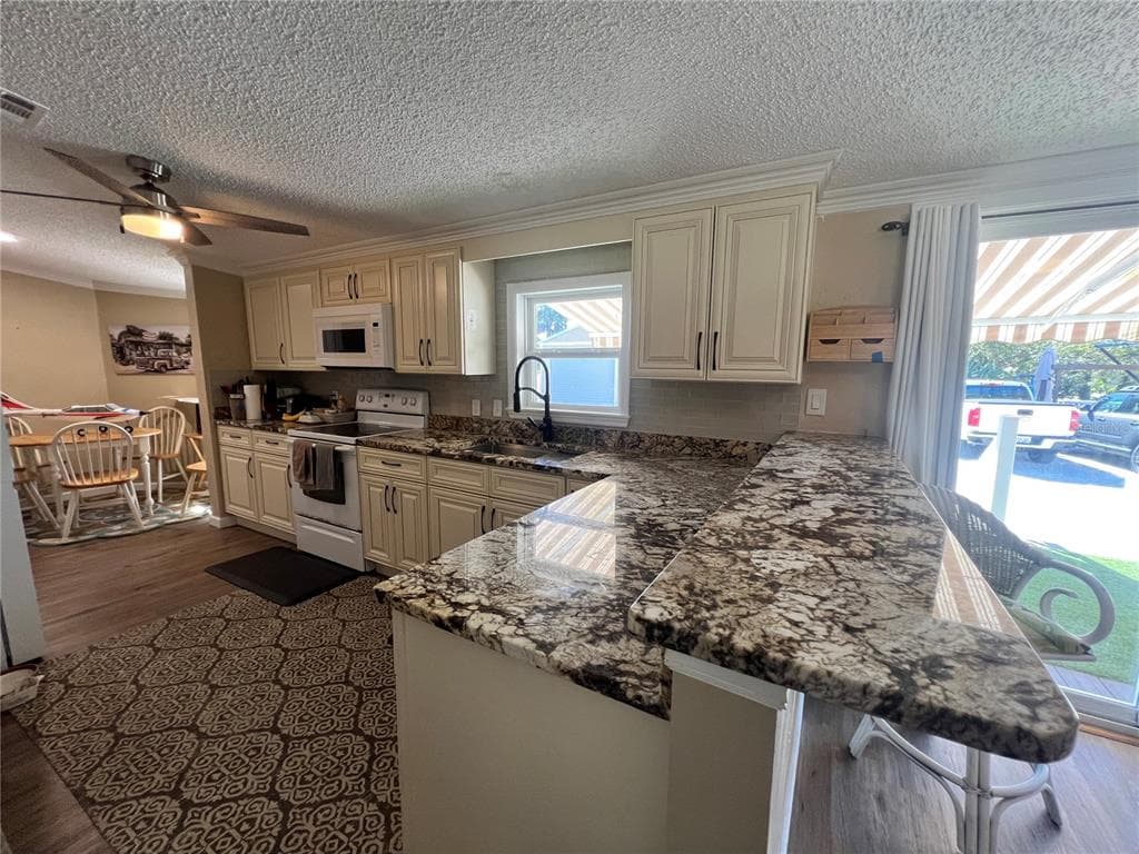 2233 BROOKWOOD DRIVE photo 8