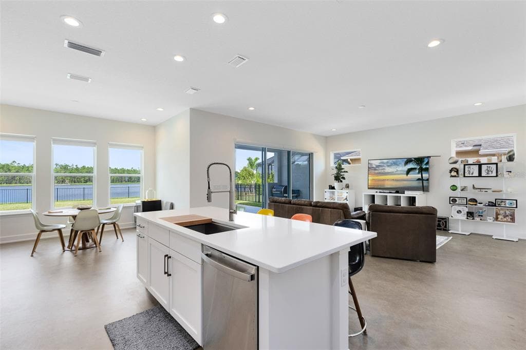 513 MOSAIC BOULEVARD photo 11