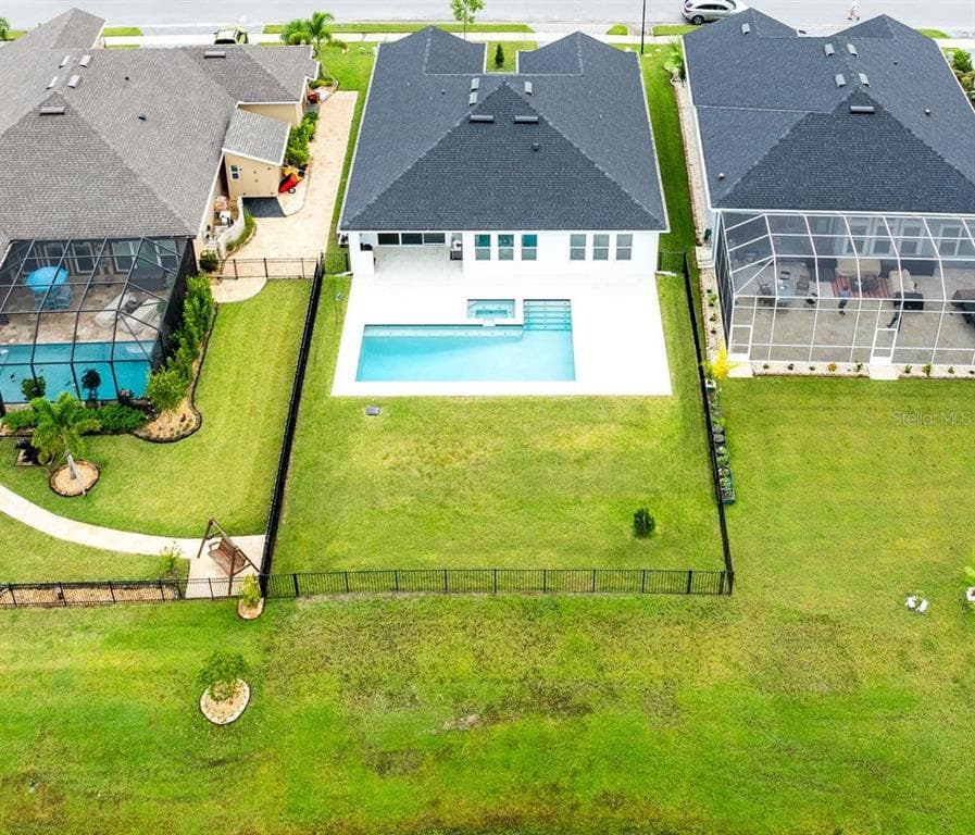 513 MOSAIC BOULEVARD 4