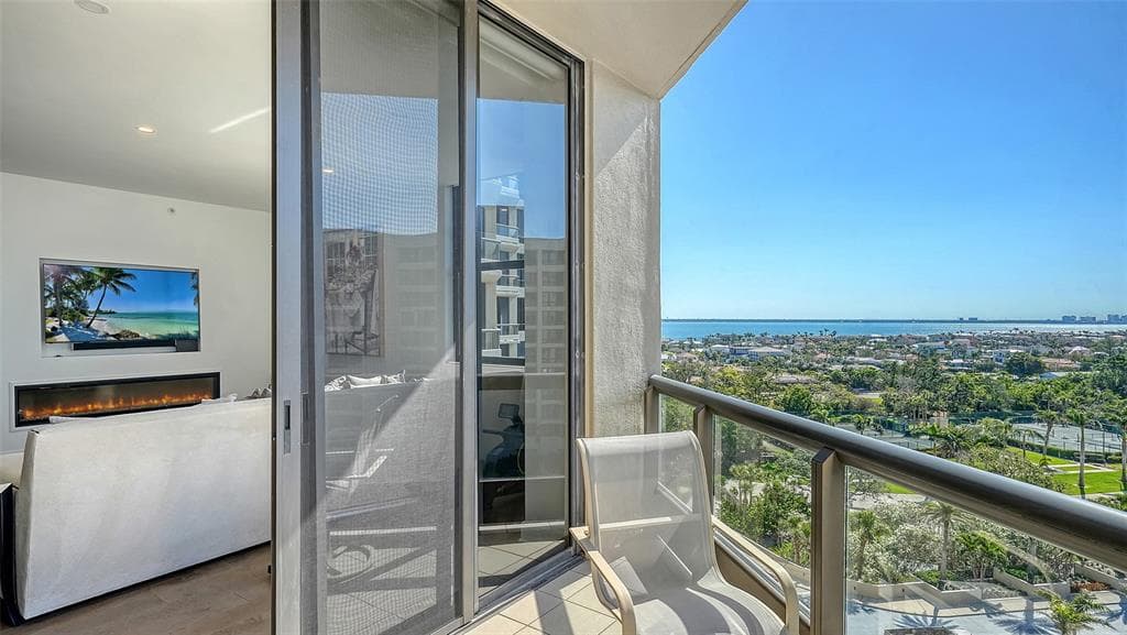 1241 GULF OF MEXICO DRIVE 803 photo 4