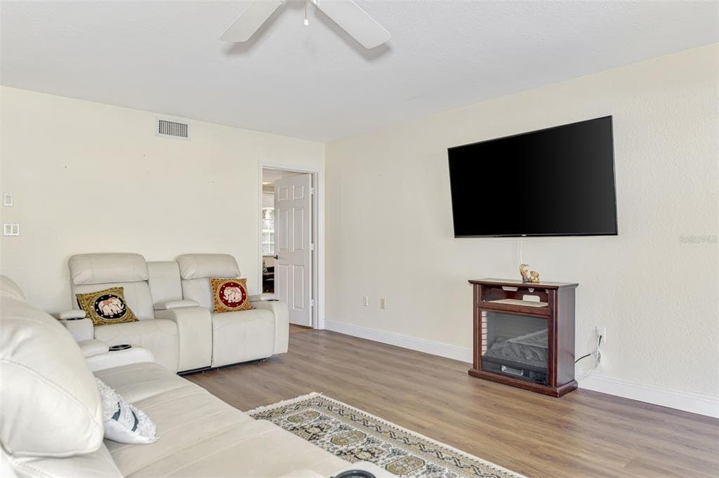 130 BREAKERS COURT 221 photo 12
