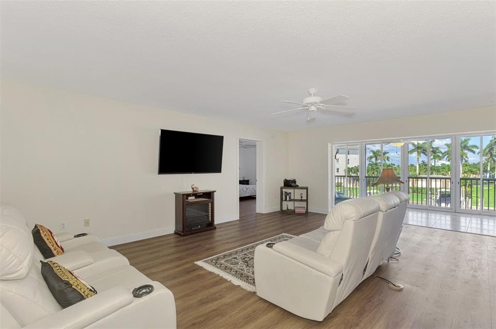 130 BREAKERS COURT 221 photo 9