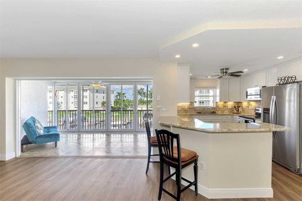 130 BREAKERS COURT 221 photo 19