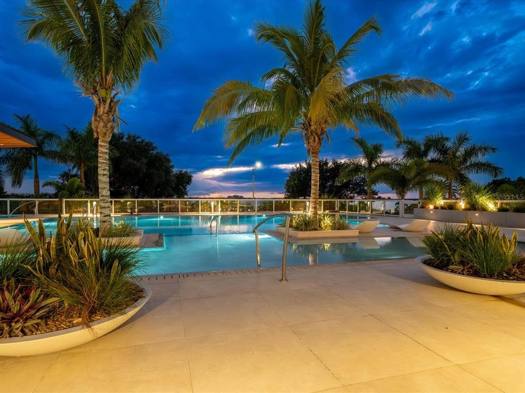 1020 SUNSET POINT ROAD 511 photo 13