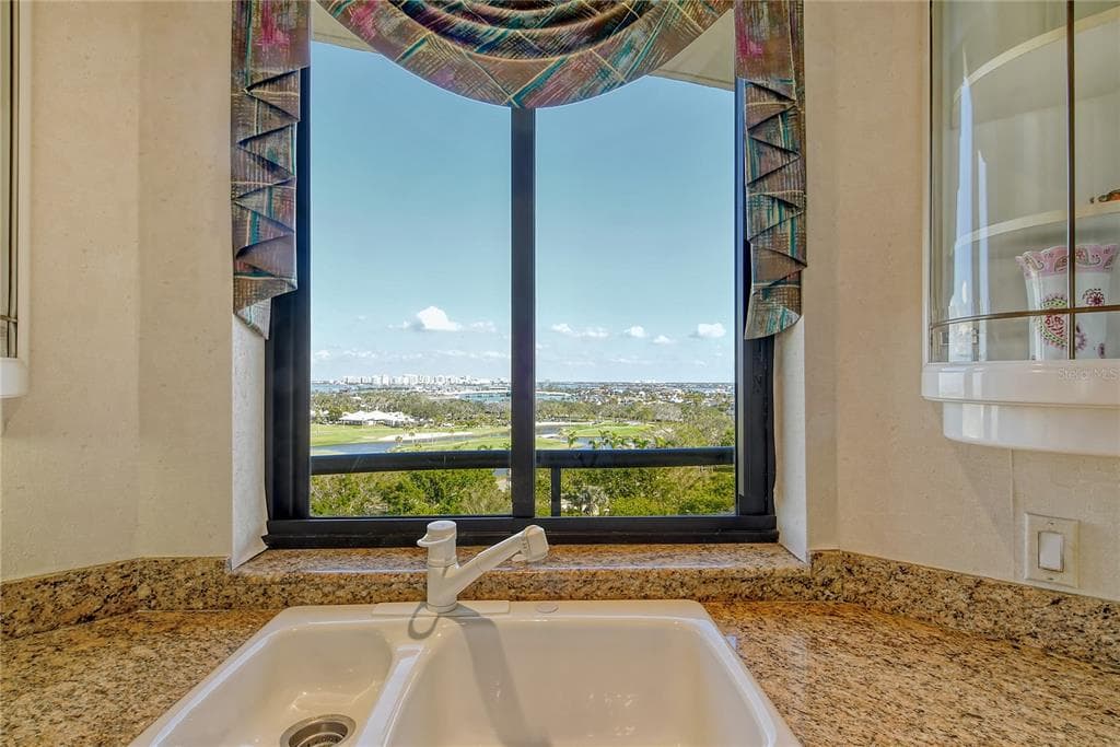 435 L AMBIANCE DRIVE L807 photo 23