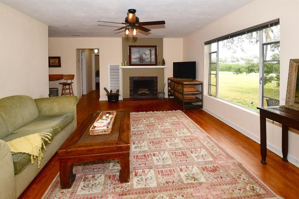 160 BAYSHORE DRIVE photo 12