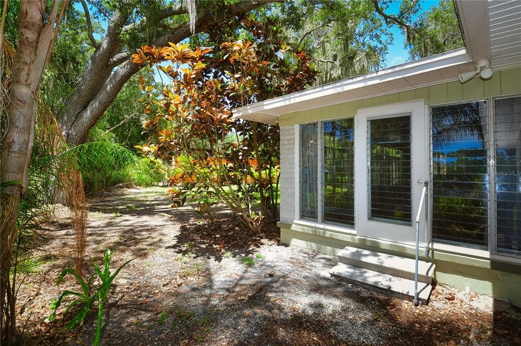 160 BAYSHORE DRIVE photo 7
