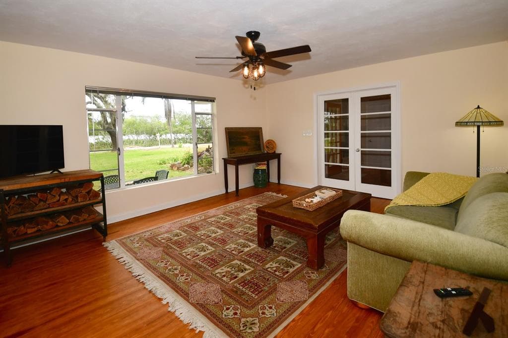 160 BAYSHORE DRIVE photo 14