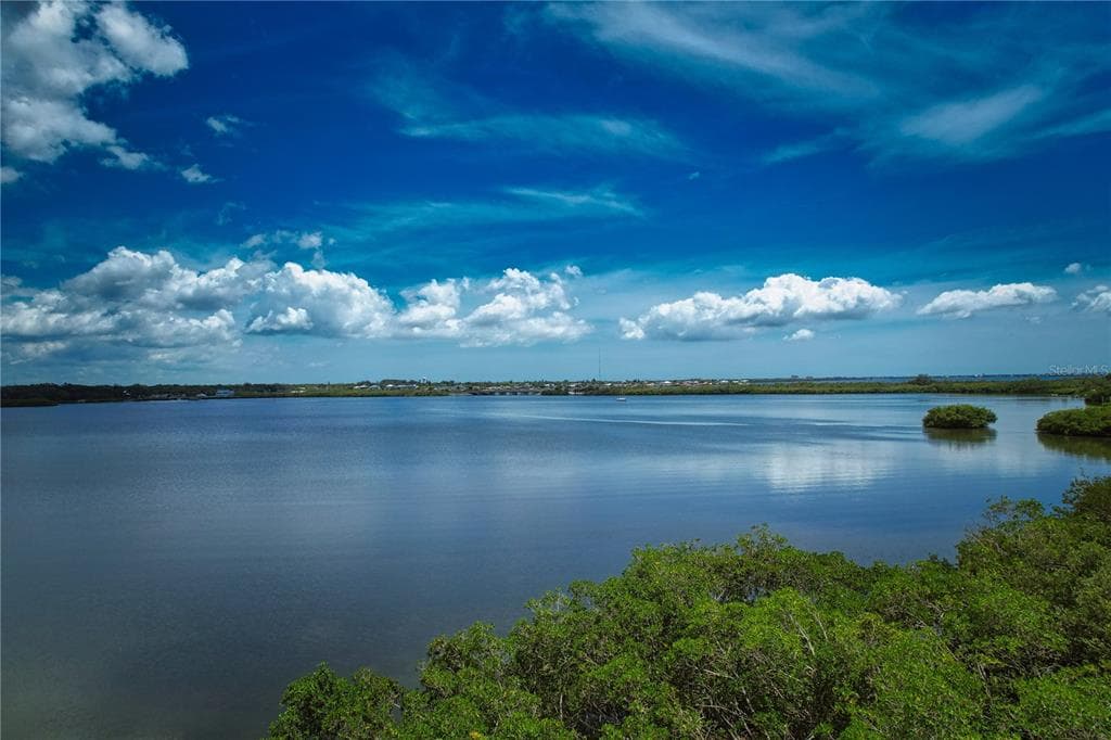 160 BAYSHORE DRIVE 4
