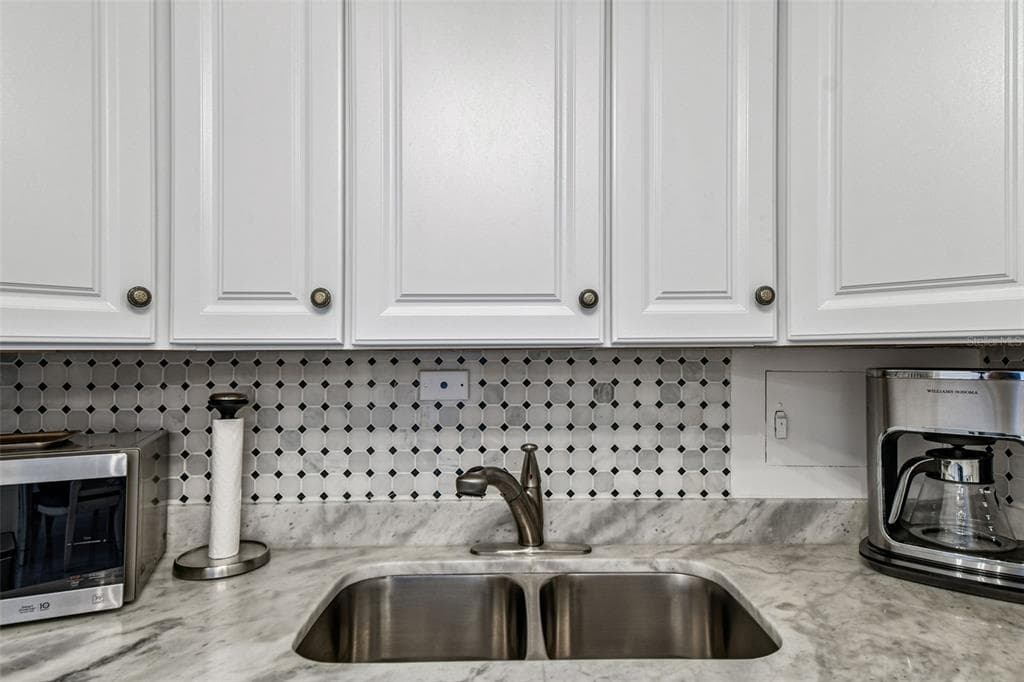 31 ISLAND WAY 609 photo 12