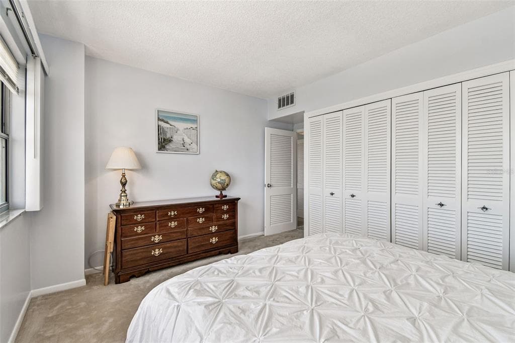 31 ISLAND WAY 609 photo 18