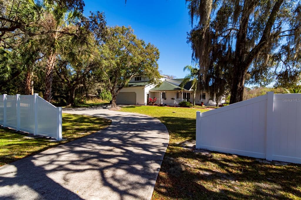 9215 RIDGE ROAD photo 11
