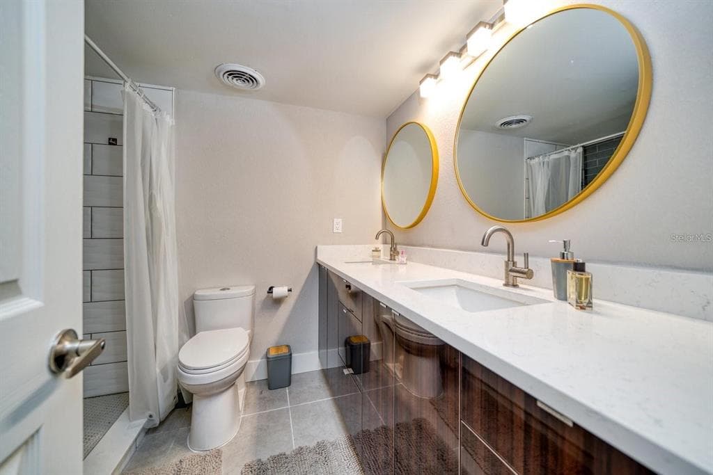 105 ISLAND WAY 132 photo 18