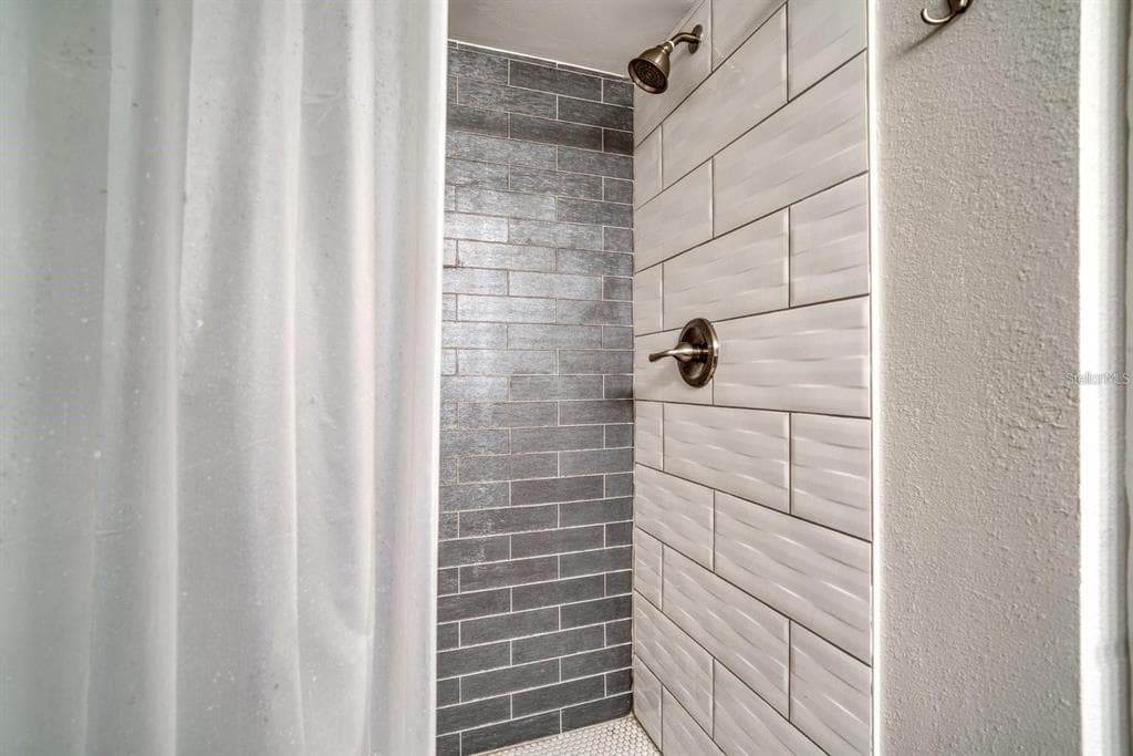 105 ISLAND WAY 132 photo 15
