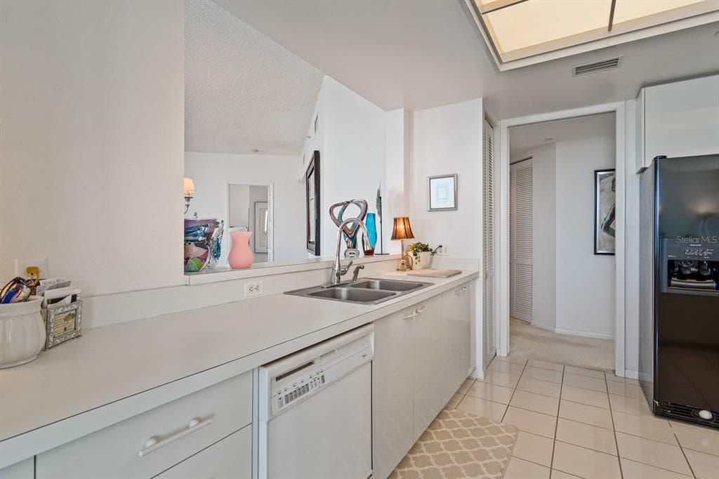 1560 GULF BOULEVARD 1507 photo 19