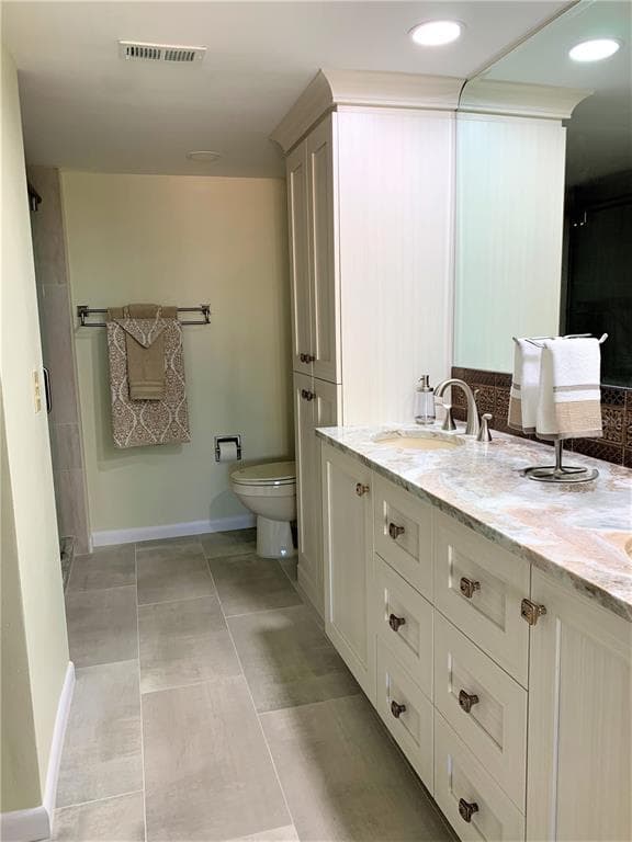 240 SAND KEY ESTATES DRIVE 257 photo 23