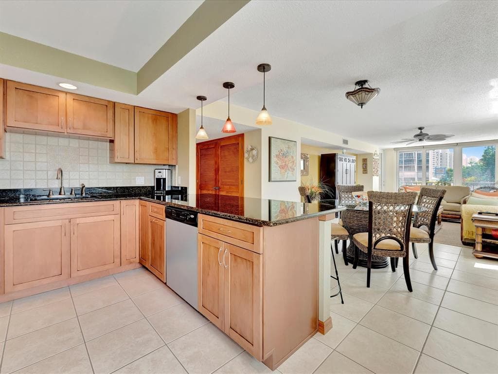 1400 GULF BOULEVARD 204 photo 9