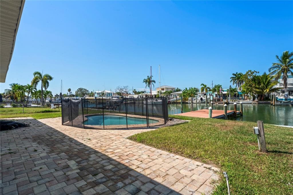 516 CRYSTAL DRIVE photo 2