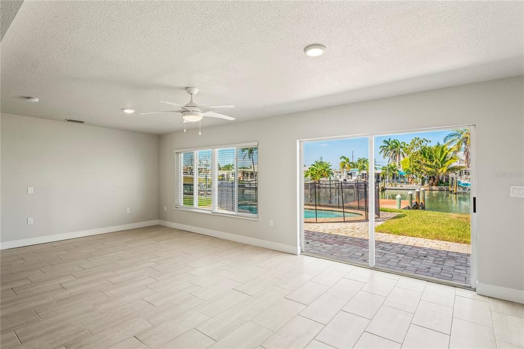 516 CRYSTAL DRIVE photo 6