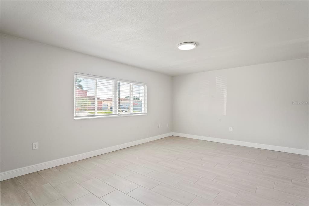 516 CRYSTAL DRIVE photo 18