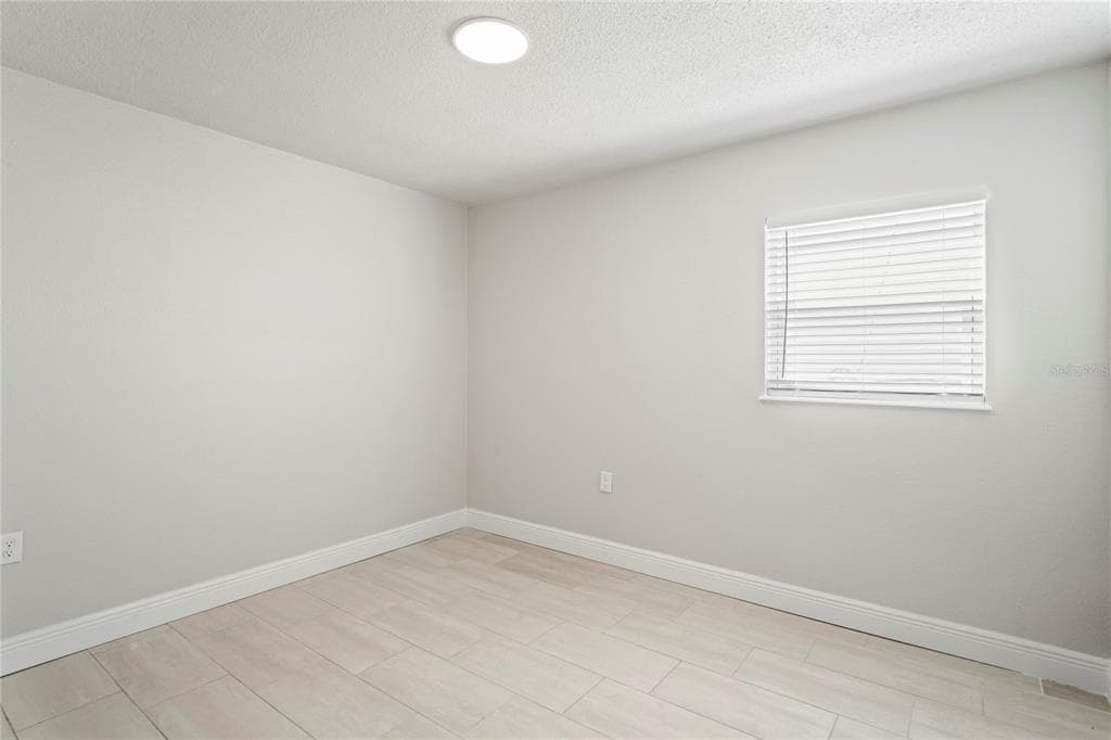 516 CRYSTAL DRIVE photo 15