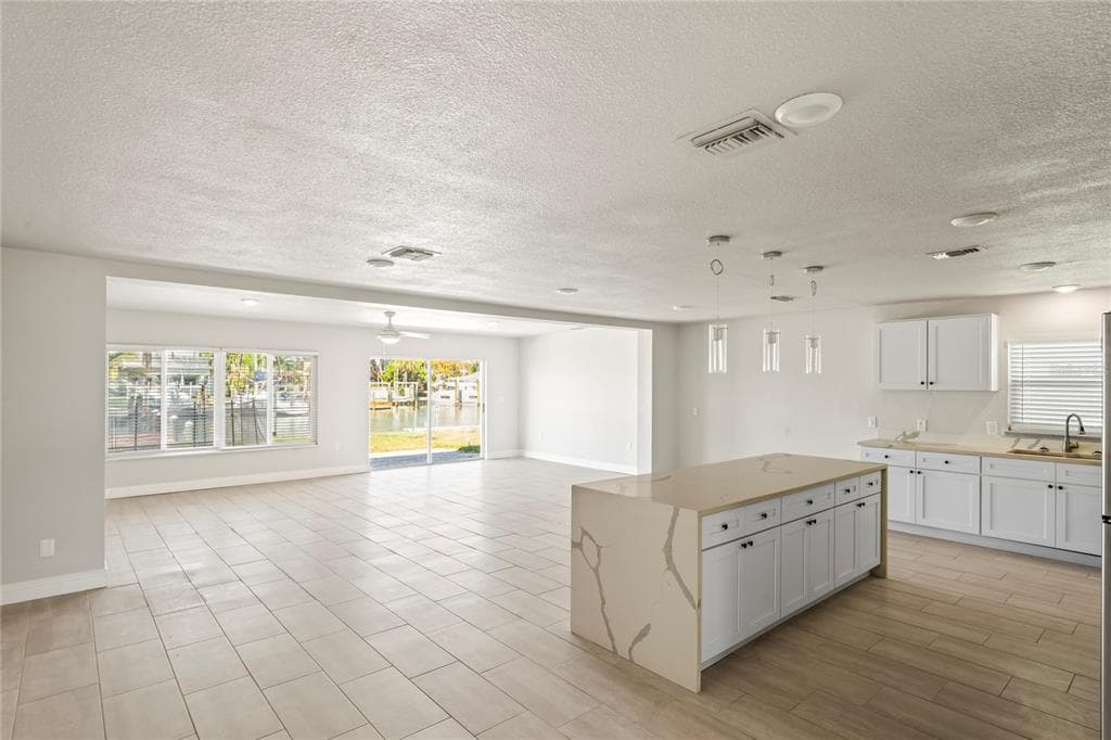 516 CRYSTAL DRIVE photo 4