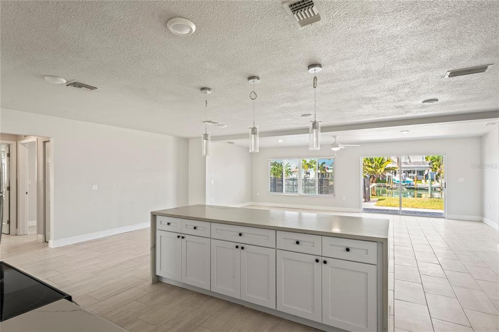 516 CRYSTAL DRIVE photo 8