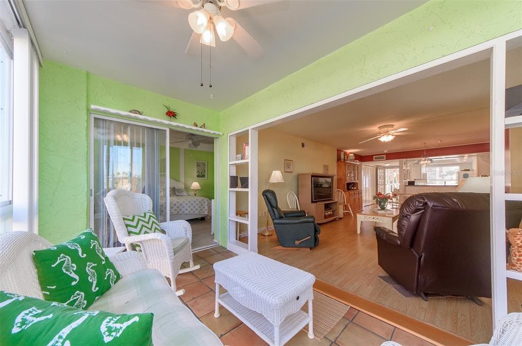 105 ISLAND WAY 121 photo 16