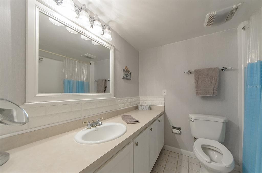 105 ISLAND WAY 121 photo 18