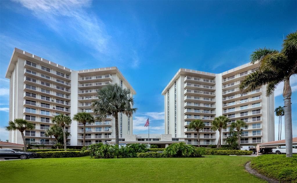 2295 GULF OF MEXICO DRIVE 23S photo 1