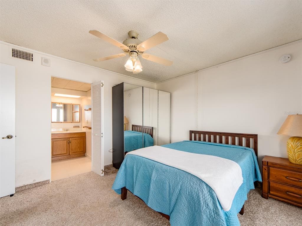 51 ISLAND WAY 1001 photo 23