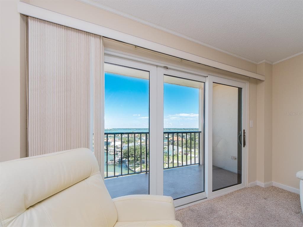 51 ISLAND WAY 1001 photo 15