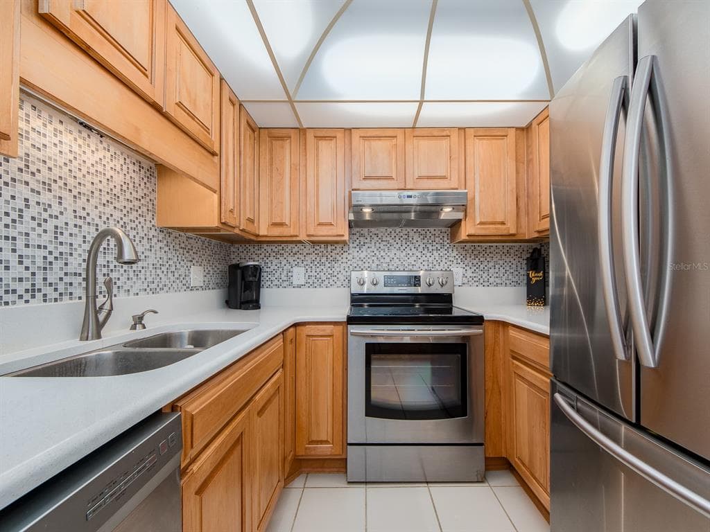 51 ISLAND WAY 1001 photo 11
