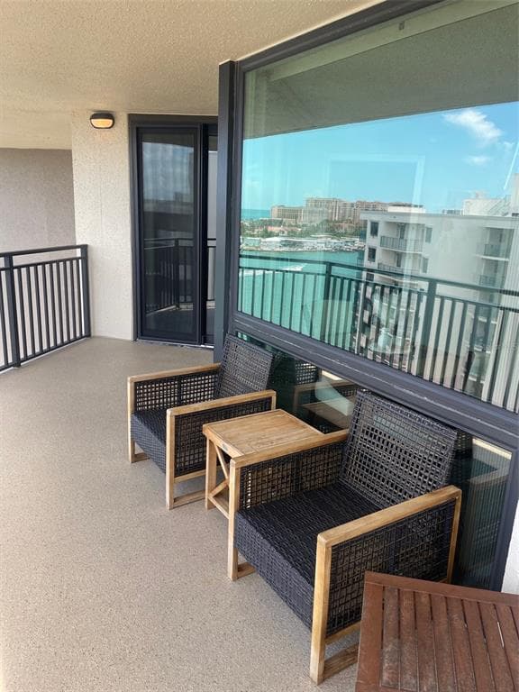 690 ISLAND WAY 1112 photo 12