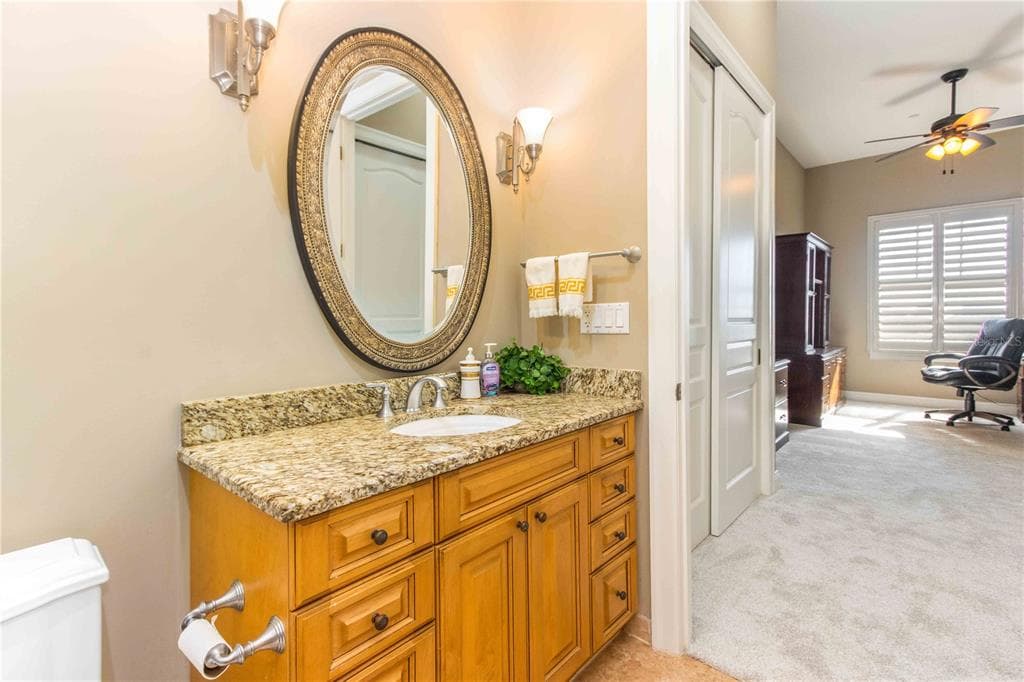 202 WINDWARD PASSAGE 603 photo 7