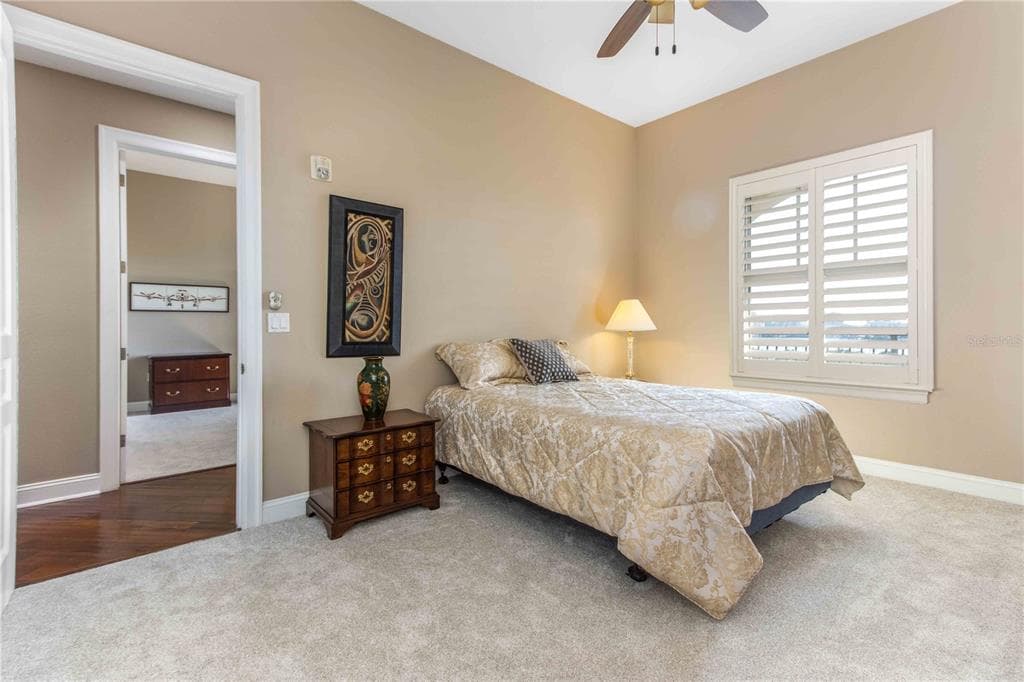 202 WINDWARD PASSAGE 603 photo 9
