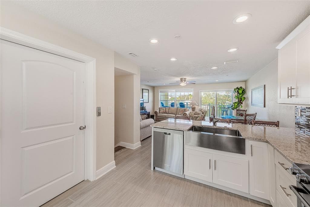 100 WINDRUSH BOULEVARD 2 photo 22