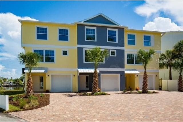 100 WINDRUSH BOULEVARD 2 photo 1